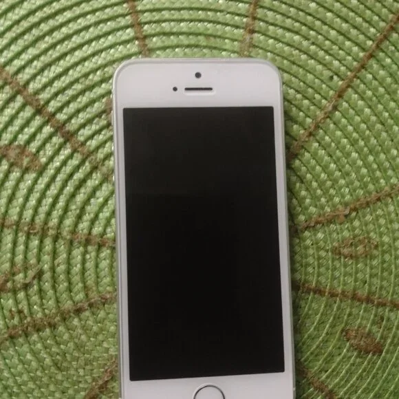 iPhone 5 - Picture 2 of 2